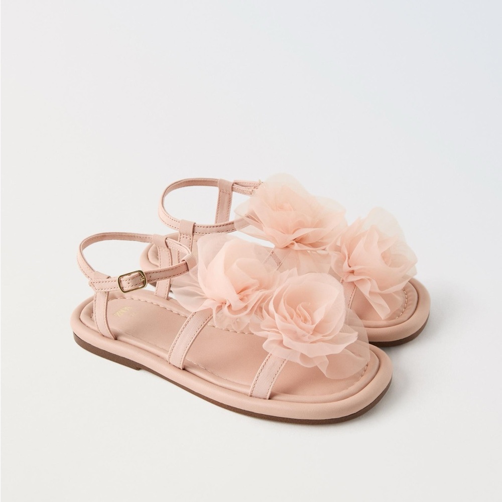 Zara NWT size 3.5 maxi flowers sandals in pink. Side buckle closure.